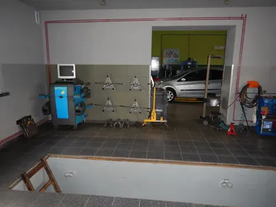 Pater Andrzej. Warsztat samochodowy